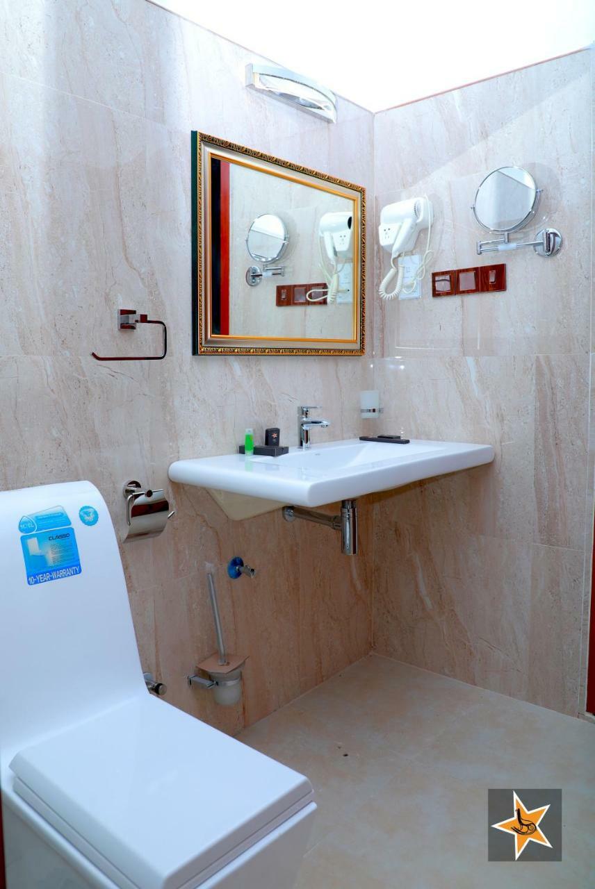 Rj Mahaal Hotel Kilinochchi Zewnętrze zdjęcie