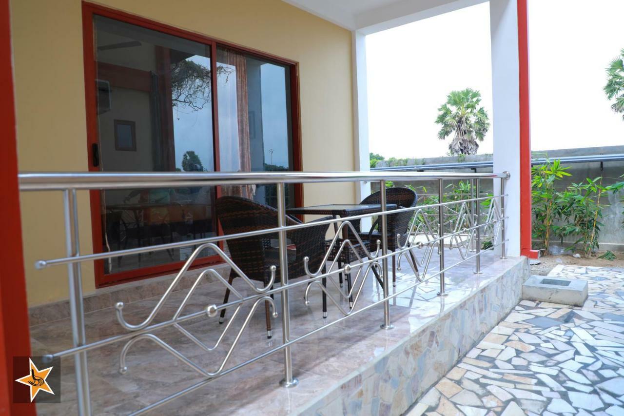 Rj Mahaal Hotel Kilinochchi Zewnętrze zdjęcie