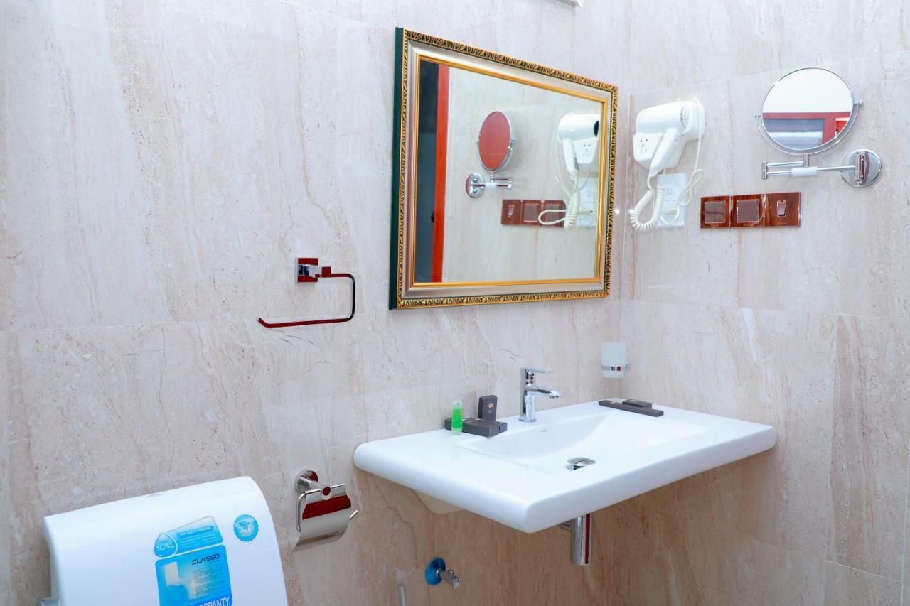 Rj Mahaal Hotel Kilinochchi Zewnętrze zdjęcie