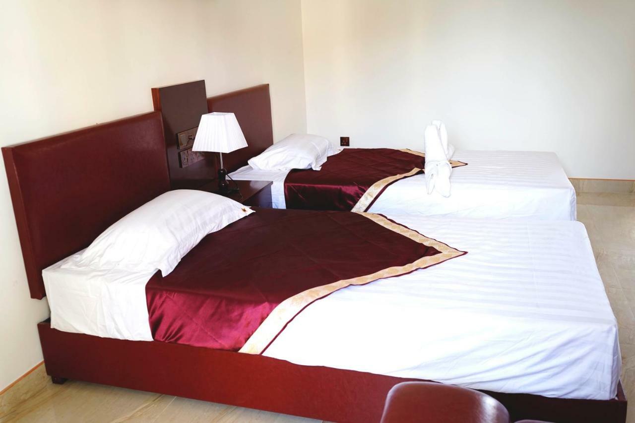 Rj Mahaal Hotel Kilinochchi Zewnętrze zdjęcie