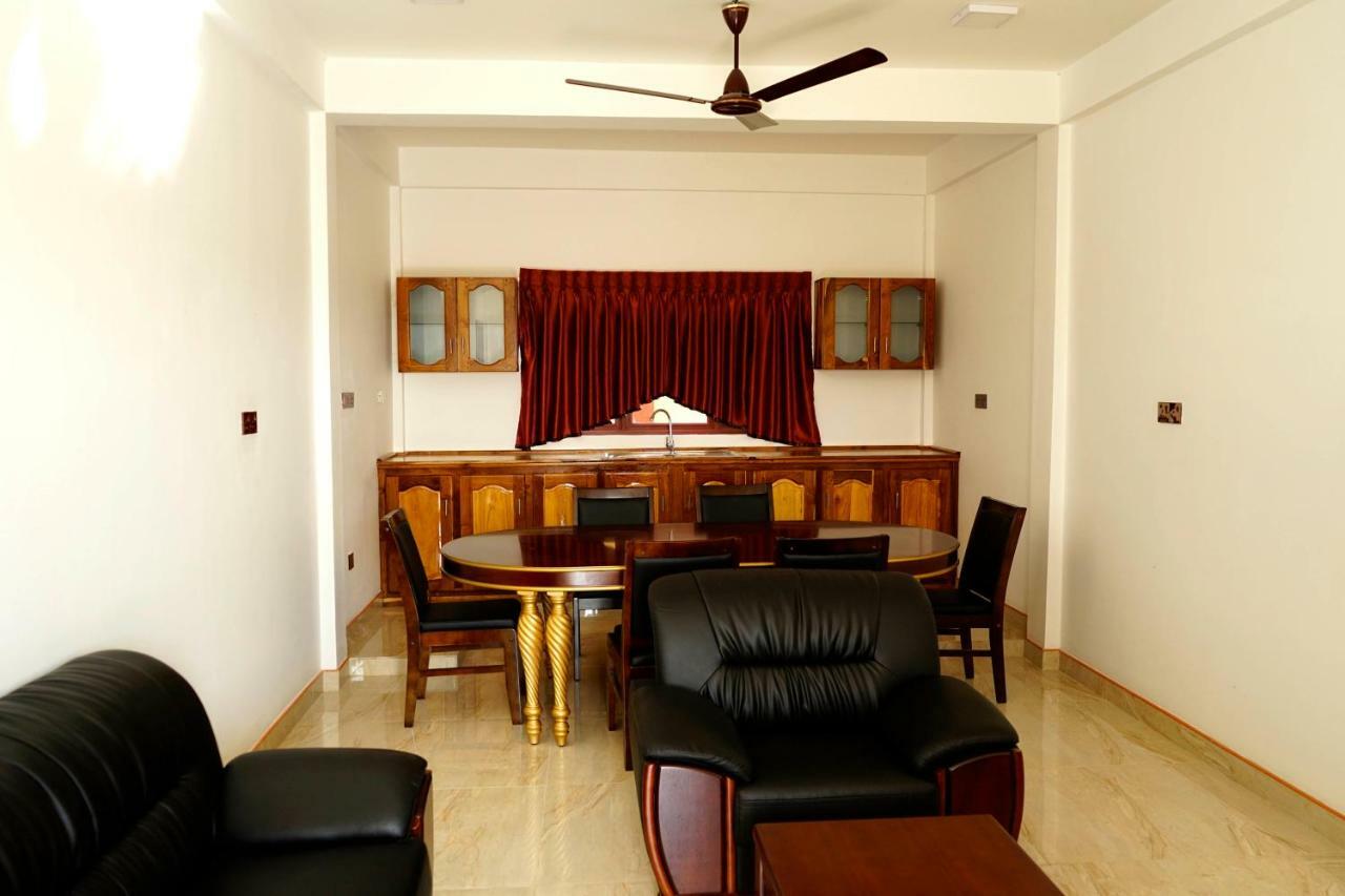 Rj Mahaal Hotel Kilinochchi Zewnętrze zdjęcie